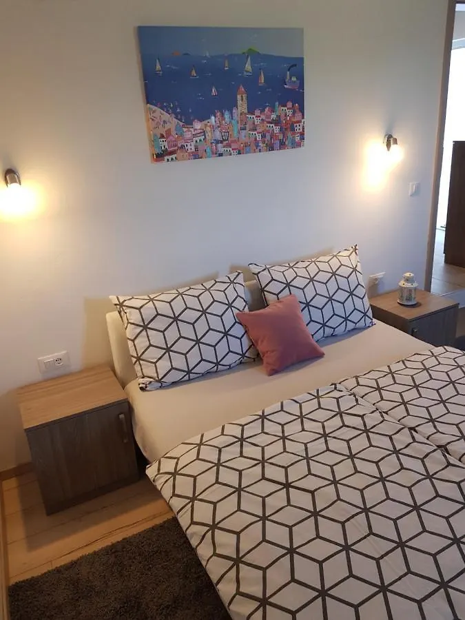 Guest House Flora Pazin 4*,  Croatia