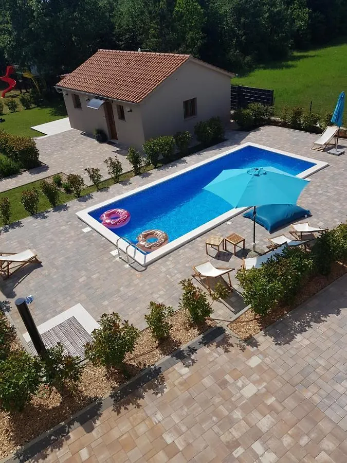 Guest House Flora Pazin 4*,