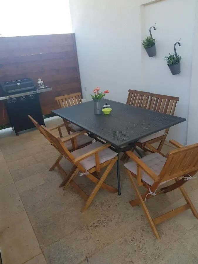 Guest House Flora Pazin