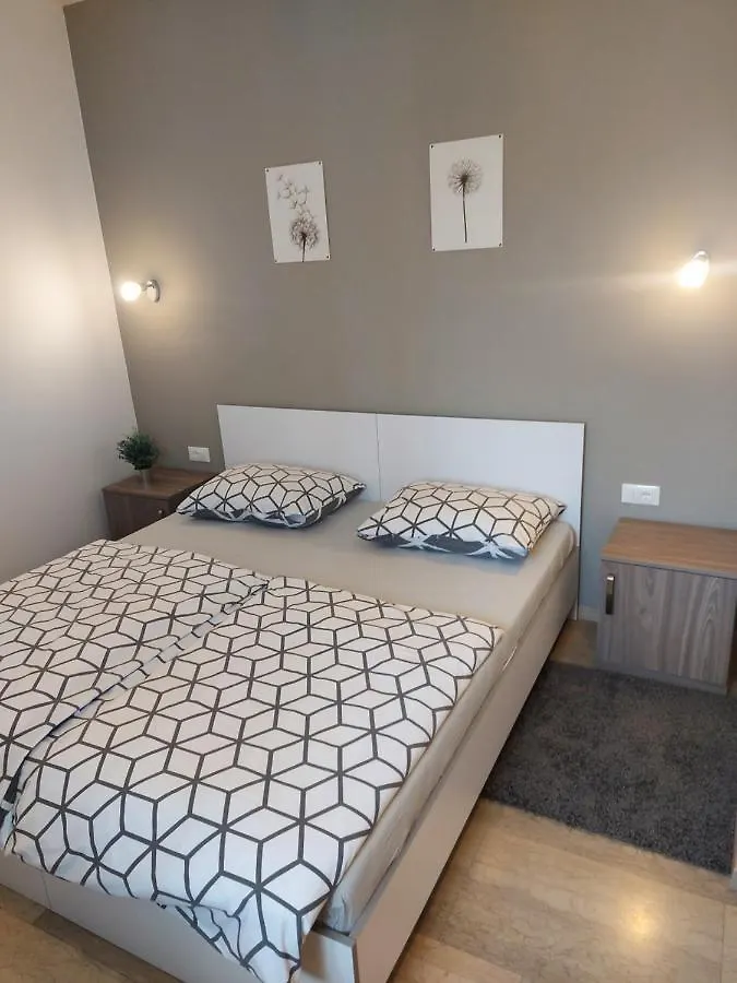 Guest House Flora Pazin