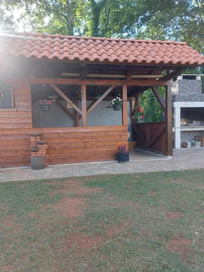 Guest House Flora Pazin