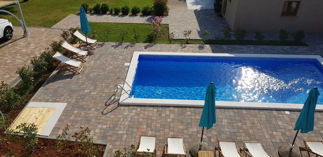 Guest House Flora Pazin 4*,  Kroatien